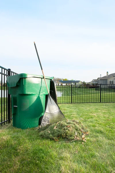 Tuin onderhoud in het voorjaar van — Stockfoto