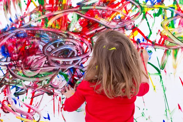 Pittura per bambini astratta sulla parete bianca — Foto Stock