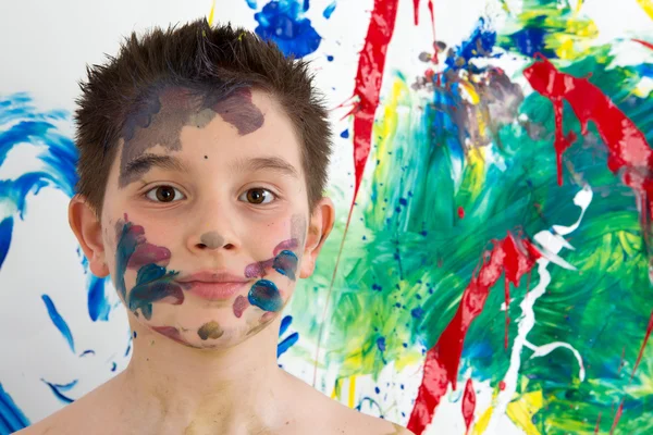 Menino bonito filha com tinta colorida — Fotografia de Stock