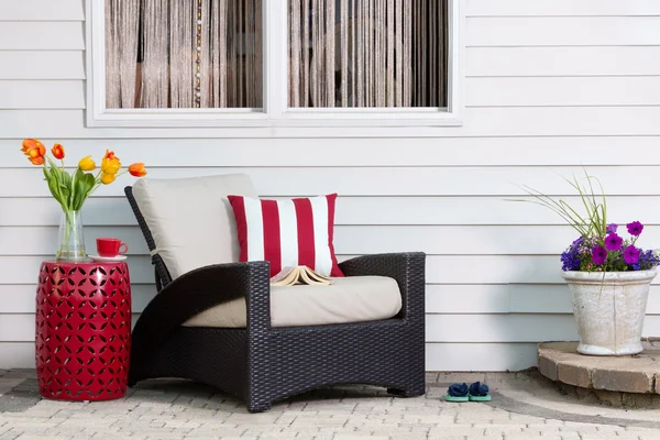 Teatime taking a relaxing break on the patio — Stock Photo, Image