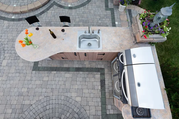 Outdoor summer kitchen with barbecue and sink — Stock Photo, Image