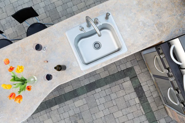 Exotic concrete counter top in an outdoor kitchen — Stock Photo, Image