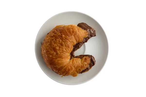 Nybakade flagnande smörig croissant — Stockfoto