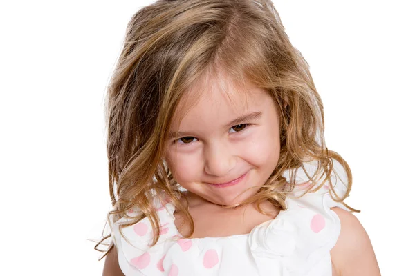 Sevimli küçük kız utanarak gülümsüyor