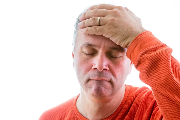 Forgetful man holding his hand to his forehead — Stockfoto