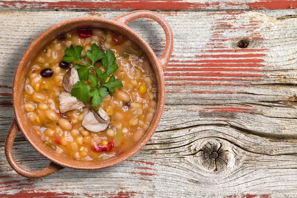 Bean and barley soup garnished with mushrooms — Stockfoto