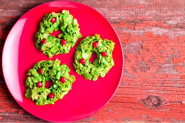 Festive Christmas cornflake wreath cookies — Stock Photo, Image