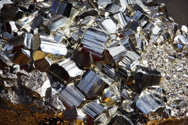 Grands cristaux de pyrite — Photo