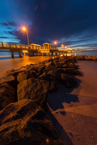 Fort De Soto Gulf Pier después del atardecer Tierra Verde, Florida Verti — Foto de Stock