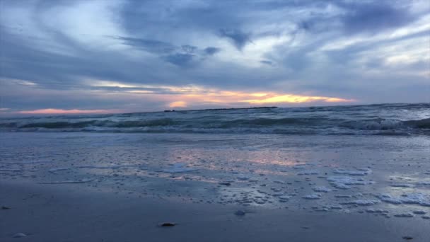 Playa tropical atardecer paisaje constante — Vídeo de stock