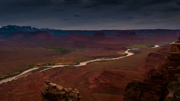 Pleine Lune se levant au-dessus des montagnes de La Sal Time-lapse 4k Arches National Park — Video