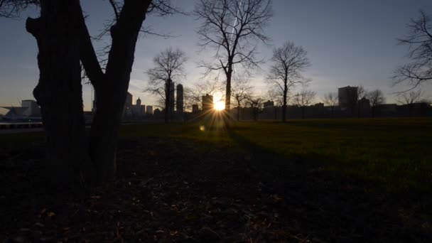 Milwaukee Wisconsin şehir merkezinde gün batımında — Stok video