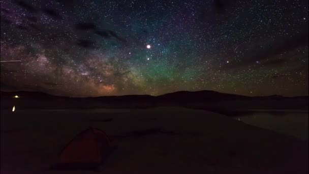 Zelten unter den Sternen Milchstraße Zeitraffer 4k — Stockvideo