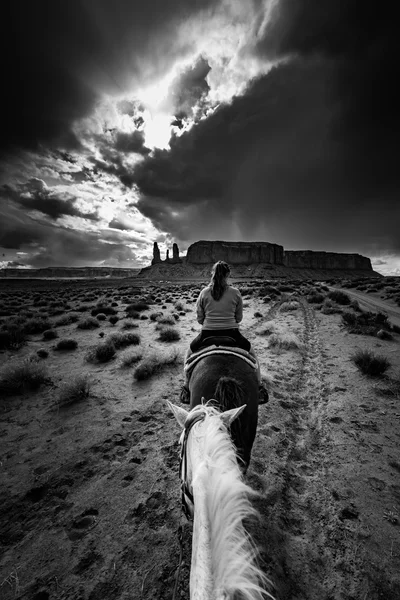 Monument Valley-lovaglás — Stock Fotó