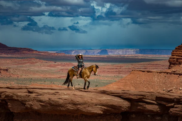 Horseback Riding John Ford's Point - Monument Valley — Stock Photo, Image