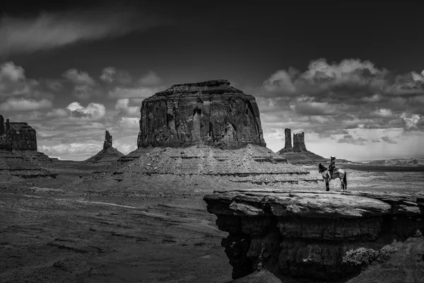 John Ford'un noktası - Monument Valley binicilik — Stok fotoğraf