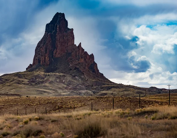 Szczyt Agathla w pobliżu Kayenta Arizona — Zdjęcie stockowe