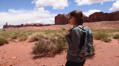 Hiking Monument Valley 