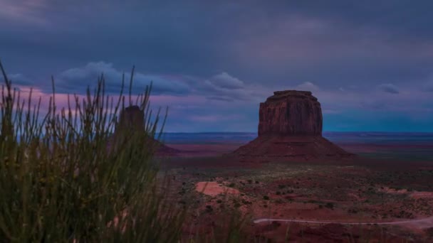 Monument Valley amanecer nublado Hyperlapse camiones — Vídeos de Stock