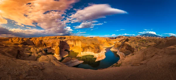 Réflexion Canyon Lake Powell Utah — Photo