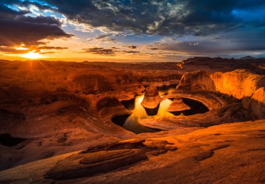 Sunrise over Reflection Canyon clipart