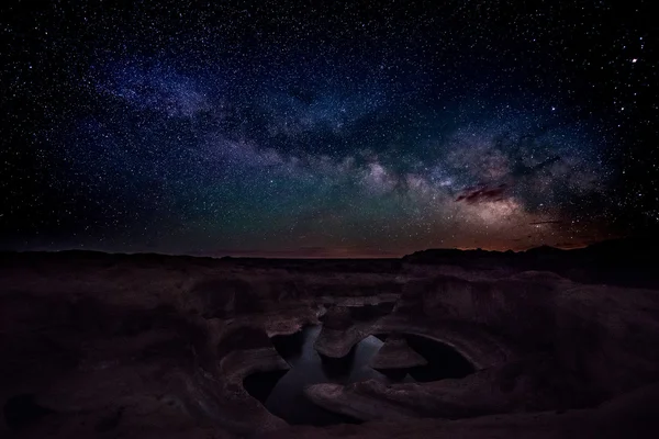 Milky Way ove την αντανάκλαση φαράγγι Γιούτα ΗΠΑ τοπία — Φωτογραφία Αρχείου