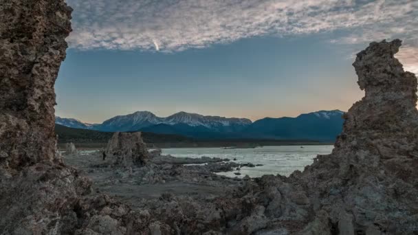 Моно захід сонця озера сповільненої зйомки — стокове відео