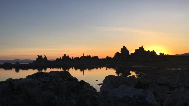 Mono Lake Sunrise állandó szintű — Stock videók