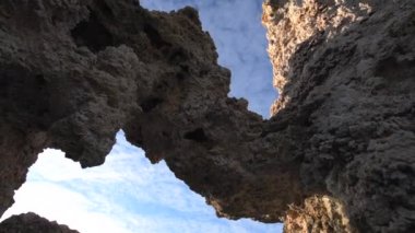 Kalsiyum Kulesi ve tüf Towers adlı Mono Gölü 