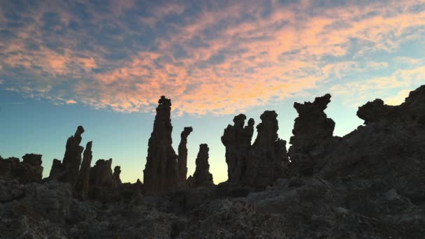 Tufa Towers op Mono Lake — Stockvideo