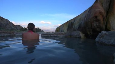 Rahatlatıcı banyo gündoğumu Traverten Kaplıcalar Bridgeport Kaliforniya