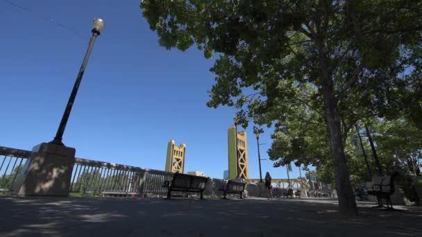 サクラメント カリフォルニア プロムナード川散歩 — ストック動画