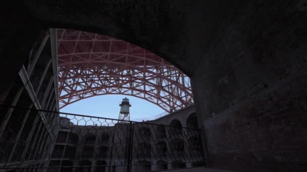 Fort Point Golden Gate Bridge dolly esquerda — Vídeo de Stock