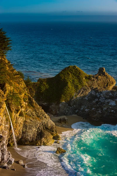 Big sur california mcway düşer — Stok fotoğraf