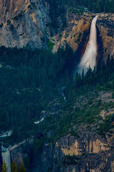 Nevada en Vernal Falls Yosemite Nationaal Park van de gletsjer Poin — Stockfoto
