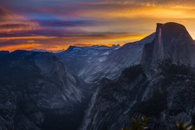 Yosemite Ulusal Parkı gündoğumu buzul noktası