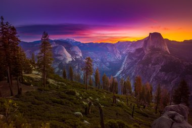 Yosemite Ulusal Parkı gündoğumu buzul noktası