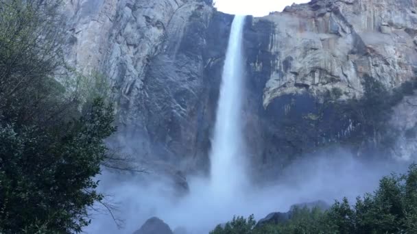 Bridalveil Falls Yosemite National Park — Stockvideo