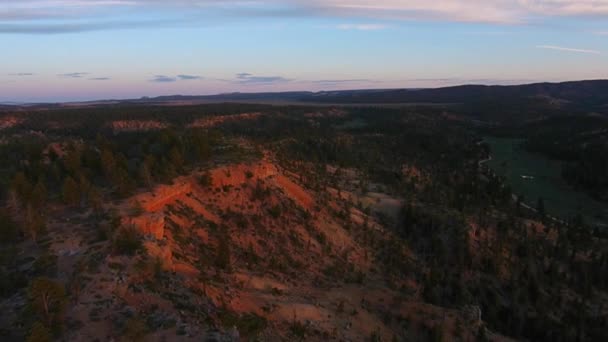 Red Canyon vicino Bryce al tramonto — Video Stock