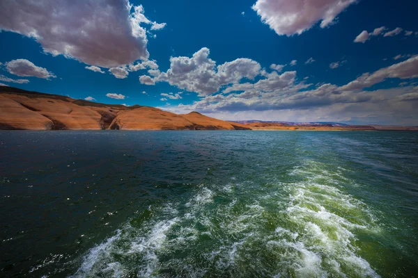 Озеро Пауэлл, вид с парома — стоковое фото