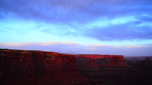 Pôr do sol bonito perto do ponto Marlboro Canyonlands Utah — Vídeo de Stock