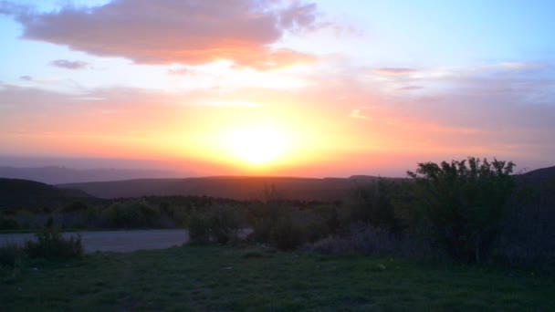 Belle vue sur le coucher du soleil de la vallée espagnole — Video