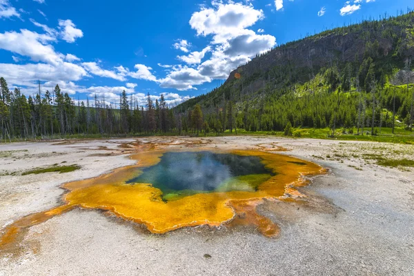 Piscina di smeraldo Yellowstone — Foto Stock