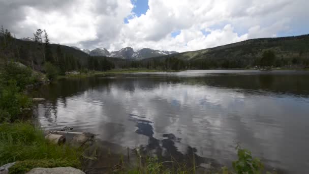 Sprague colorado lago Parque Nacional de las montañas rocosas — Vídeo de stock