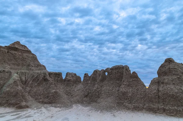 Sonnenaufgang in der Nähe großer Badlands mit Blick auf den Nationalpark South Dakota — Stockfoto