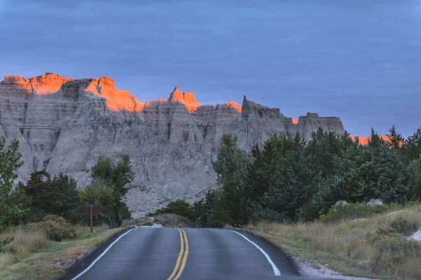 Badlands Loop Road рано утром — стоковое фото