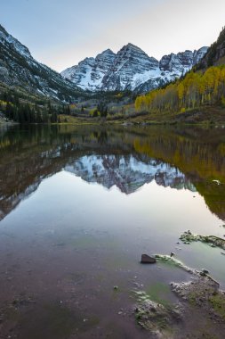 Maroon gündoğumu Aspen Colorado çan