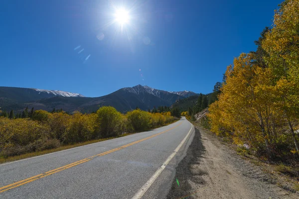 Estrada para Aspen Colorado no outono — Fotografia de Stock