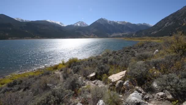 Twin Lakes Colorado solig dag — Stockvideo