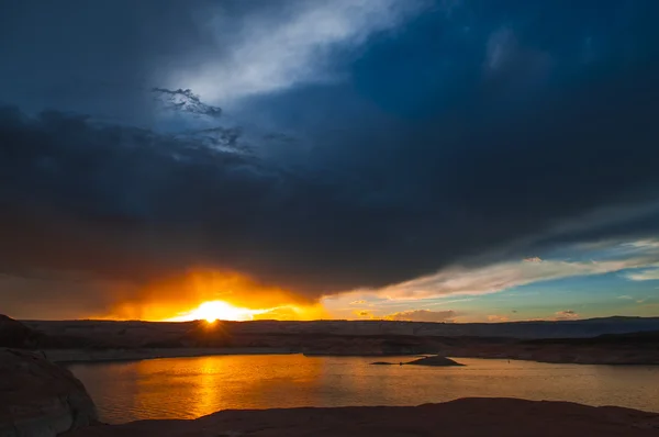 Lake Powell günbatımı Utah peyzaj — Stok fotoğraf